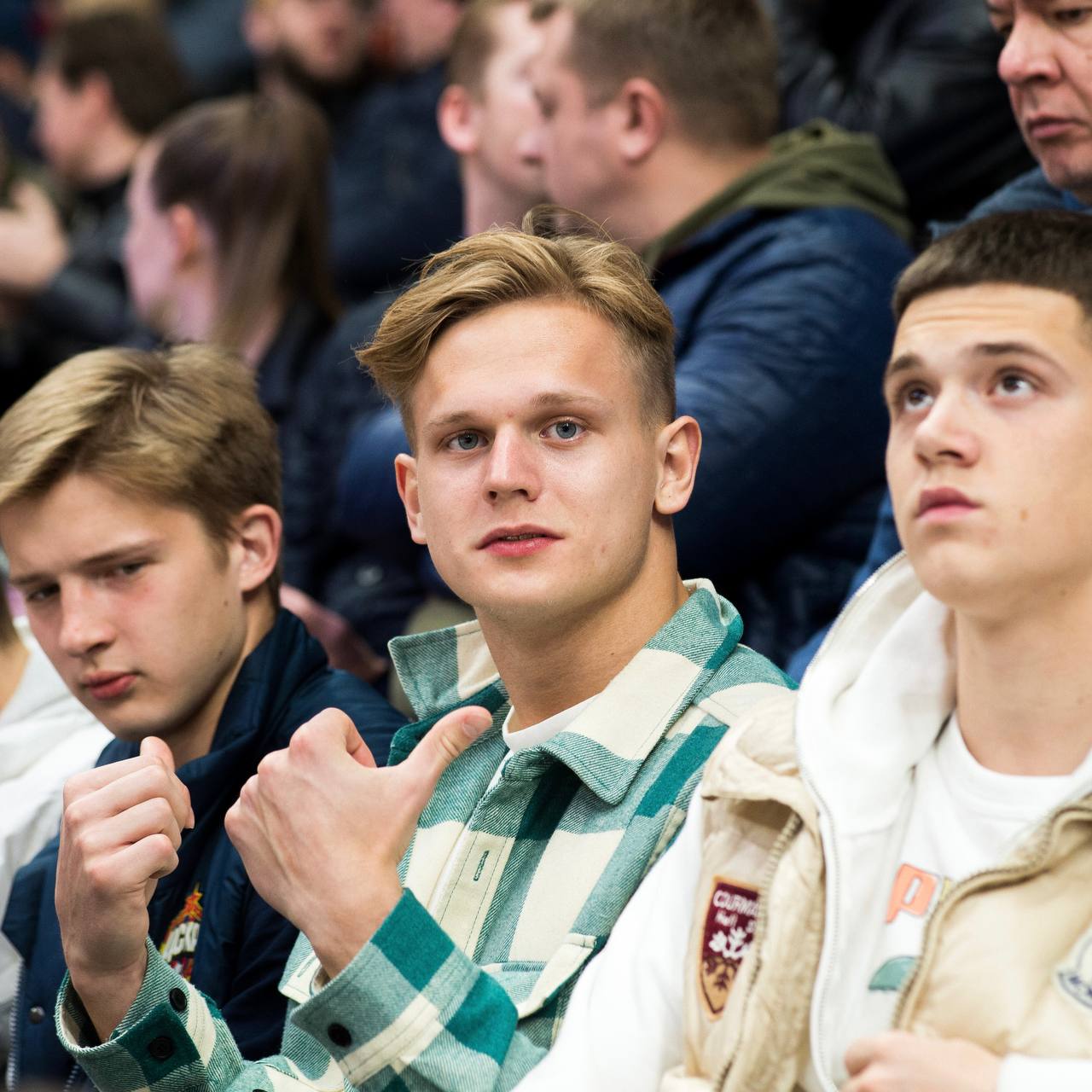 Футболисты ЦСКА посетили хоккейный матч ЦСКА - СКА