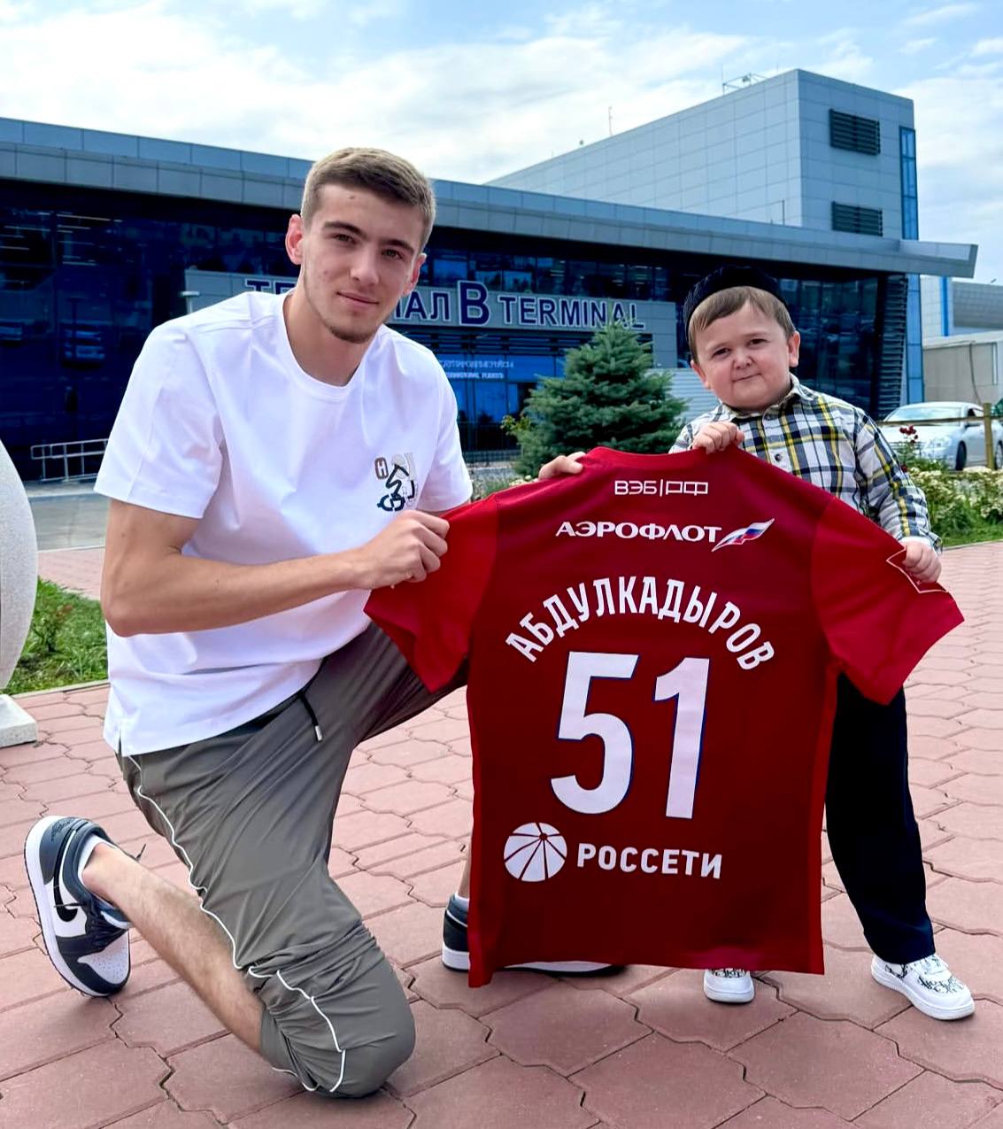 Защитник ЦСКА Абдулкадыров с Хасбиком