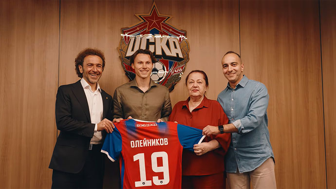 Иван Олейников с бабушкой