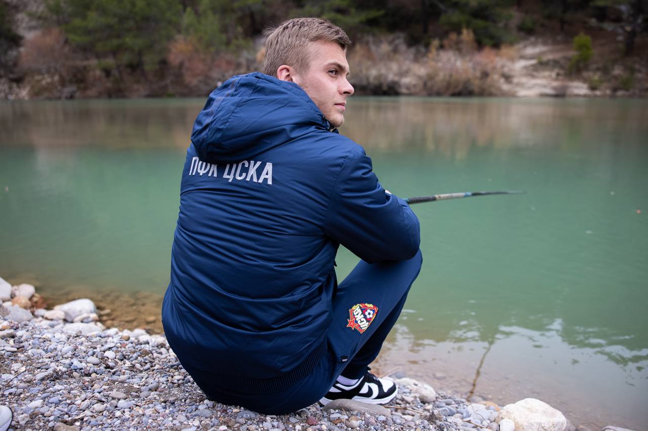 Футболисты ЦСКА съездили на рыбалку